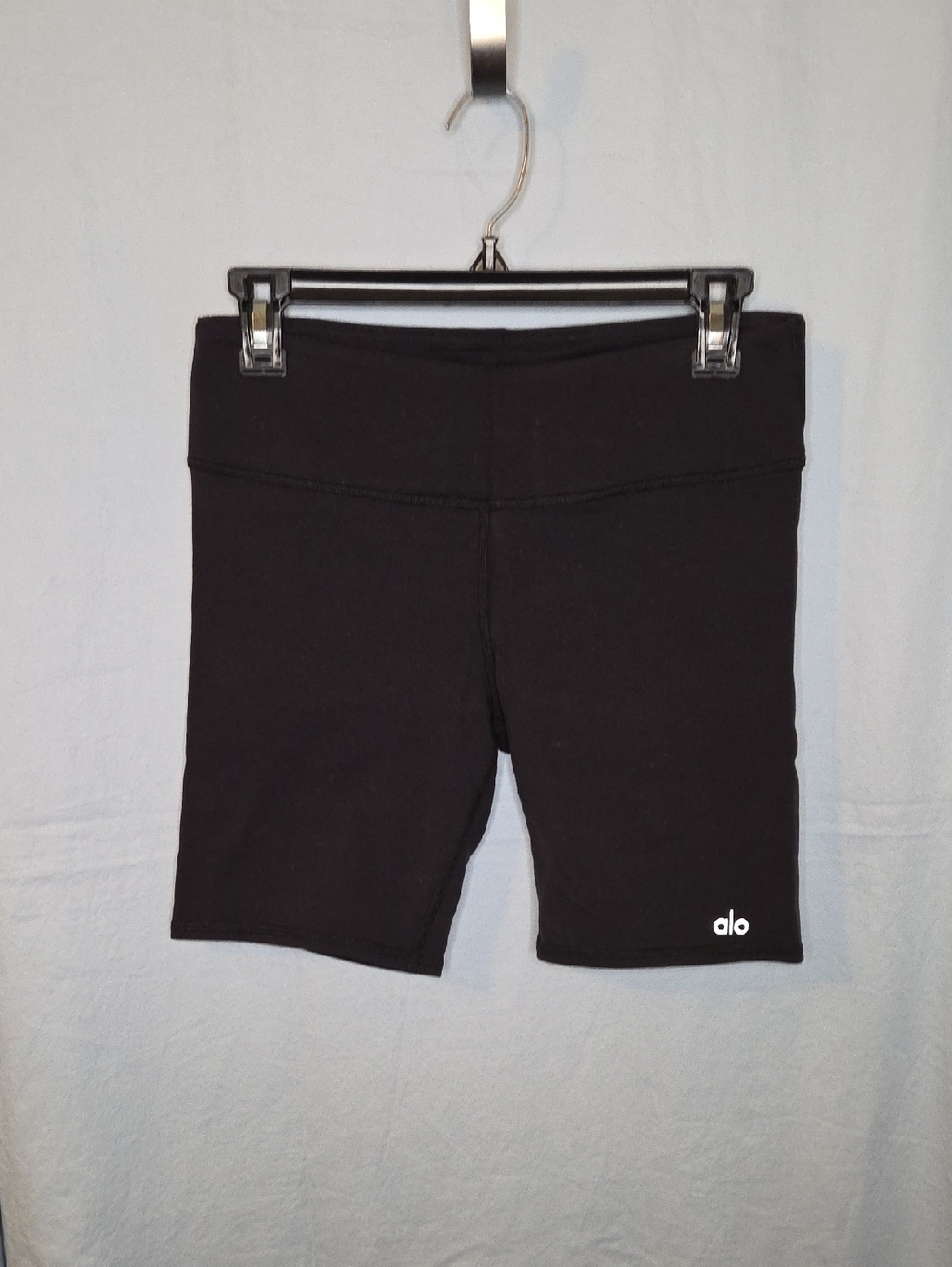 G454. Alo Airbrush High Waist Biker Shorts in Black - Size M